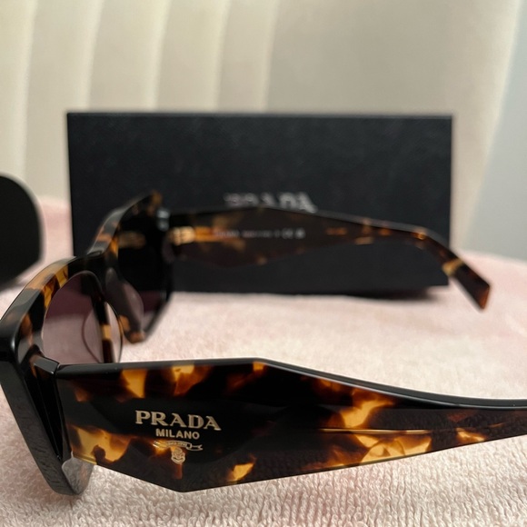 Prada Sunglasses - Picture 4 of 10